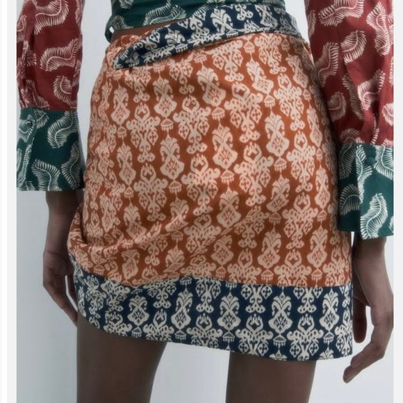 PRINTED SARONG SKIRT - Picture 2 of 4